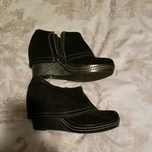 Dr. Scholls suede wedge bootie